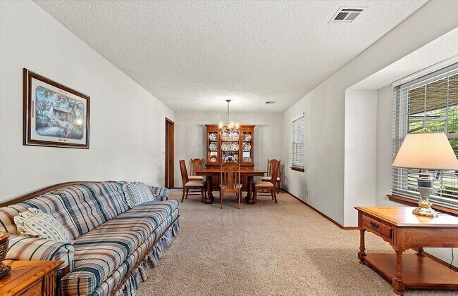 Building Photo - 1818 Rolling Hills Pl