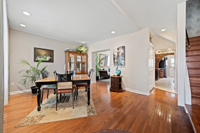 Comedor - 956 Greenfield Ave