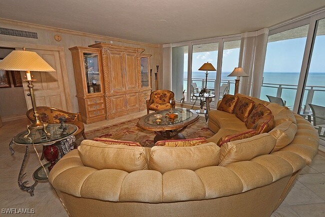 Building Photo - 8231 Bay Colony Dr