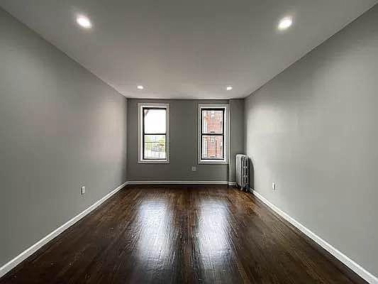 Foto del edificio - 2 bedroom in BRONX NY 10456