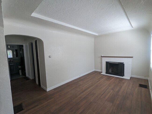 Building Photo - 1601 Plumas St