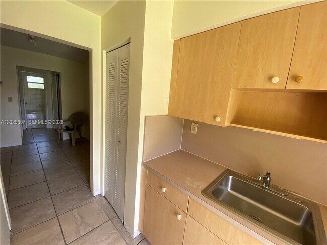 Foto del edificio - 2400 NE 188th St