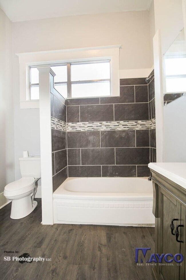 Foto del edificio - 3 bedroom 2 bath in Highland!