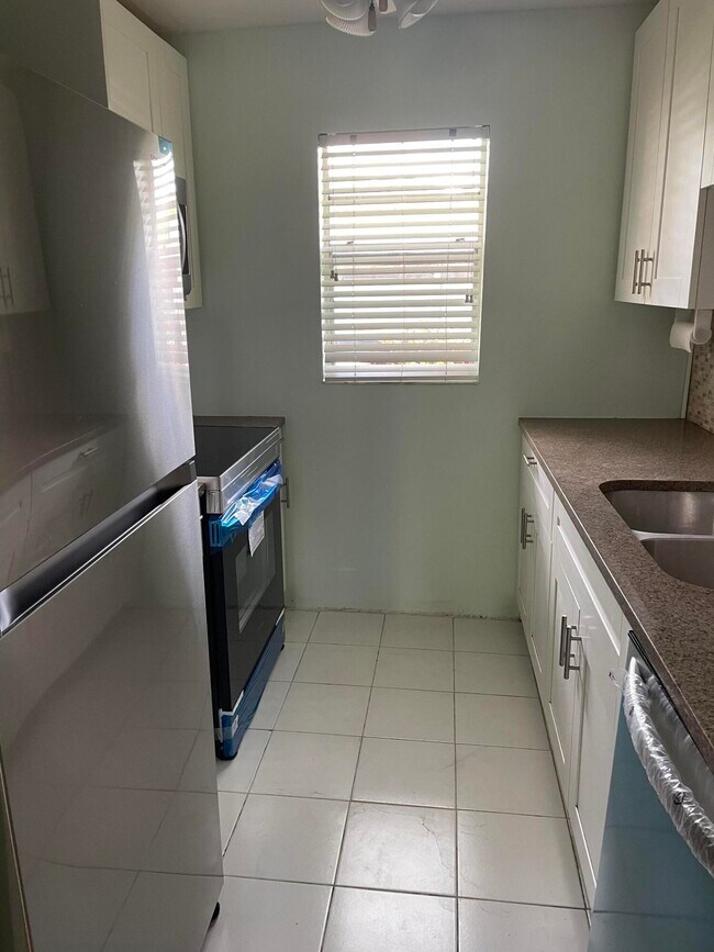 Foto del edificio - 689 NE 6th Ct