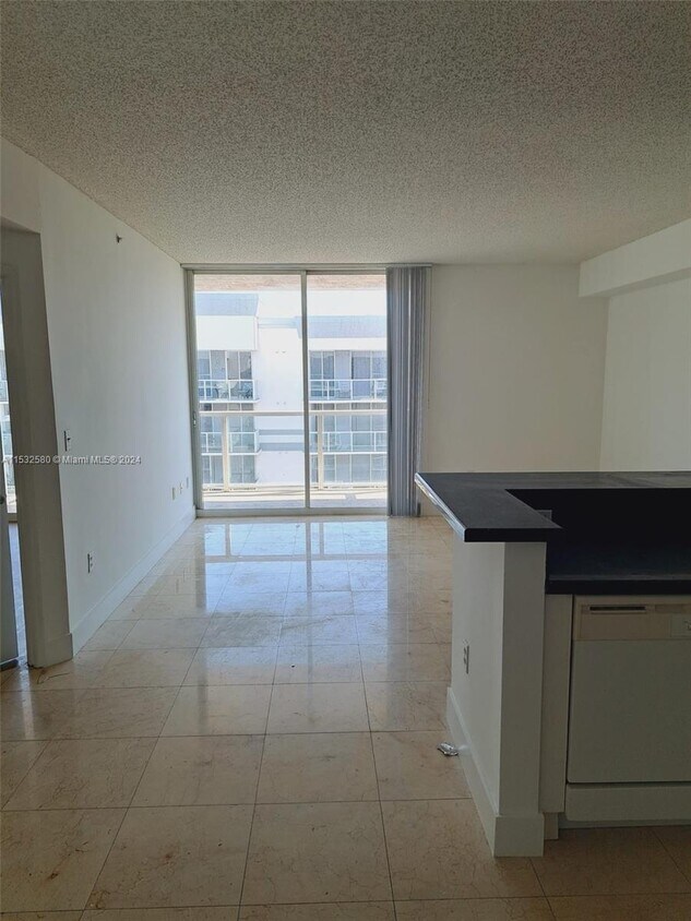 Foto principal - 5085 NW 7th St