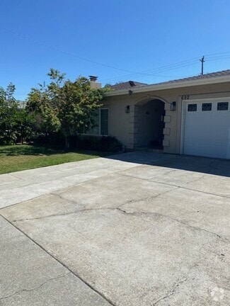 Building Photo - 692 Menker Ave