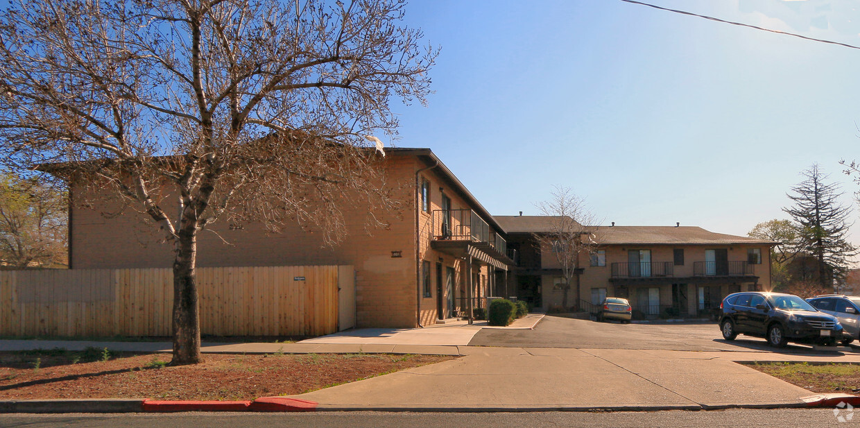 Primary Photo - Aurora Reno