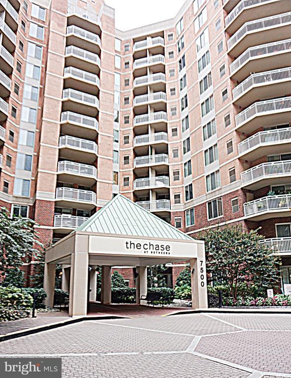 Foto principal - 7500 Woodmont Ave