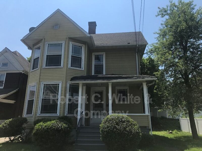 Primary Photo - 116 Howe Ave