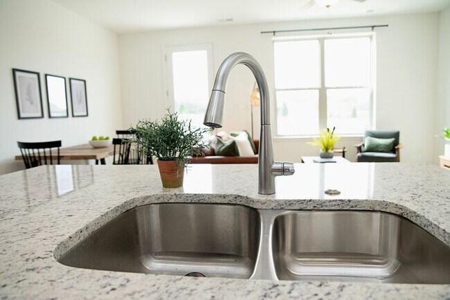 Foto del edificio - $1000 Move-in Incentive!!! Beautiful 3bd t...