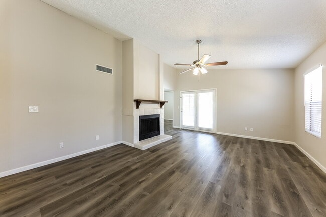 Building Photo - 8938 N 64th Ln