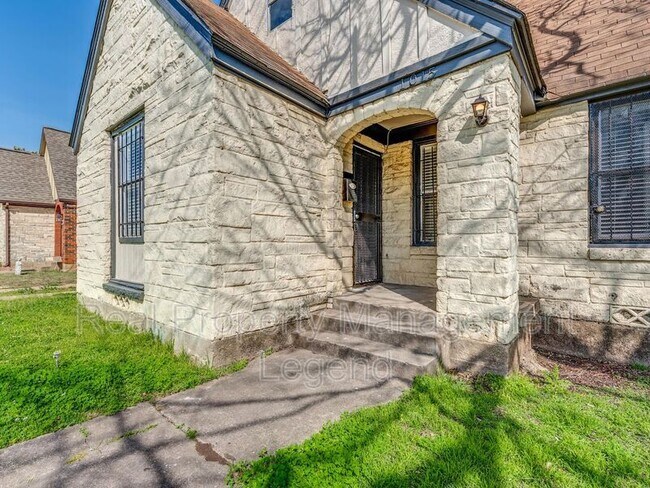 Building Photo - 1015 Galloway Ave
