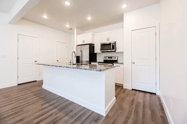 Foto del edificio - 335 S 1540 E