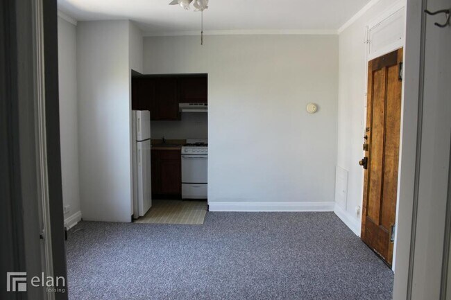 Building Photo - 640 W Wrightwood Ave