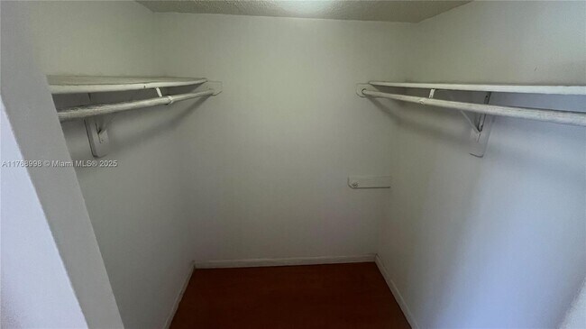 Foto del edificio - 8045 SW 107th Ave