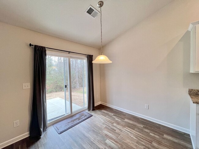 Building Photo - Charming 3BD, 2BA Zebulon Home in a Quiet HOA Community with Amenities