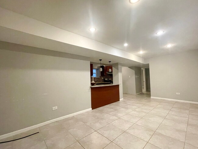 Foto del edificio - 3021 W Diversey Ave