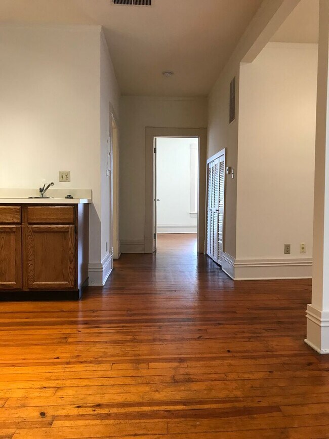 Foto del interior - 692 N High St