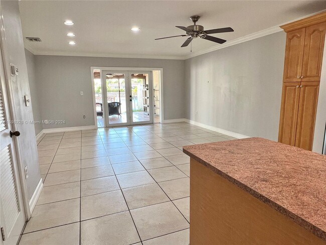 Building Photo - 13908 Kendale Lakes Dr