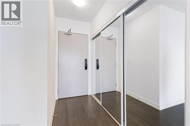 Photo du bâtiment - 3200 Dakota Cmn