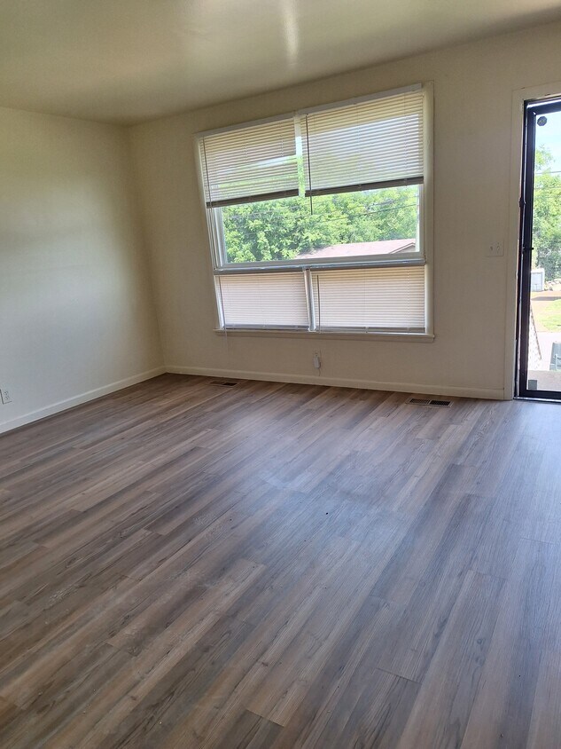 Foto del edificio - 3230 Spears Rd