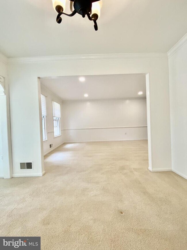Building Photo - 15129 Middlegate Rd