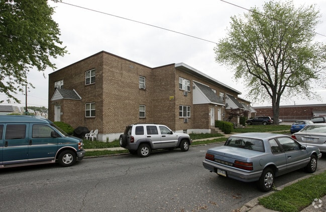 2201-2219 Landing St. - 2201-2219 Lansing St
