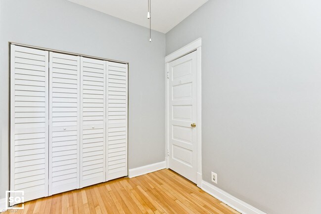 Building Photo - 2426 N Maplewood Ave