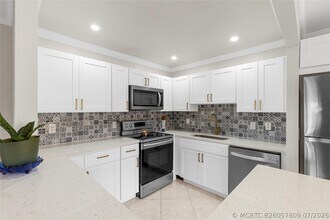 Building Photo - 251 Seville K
