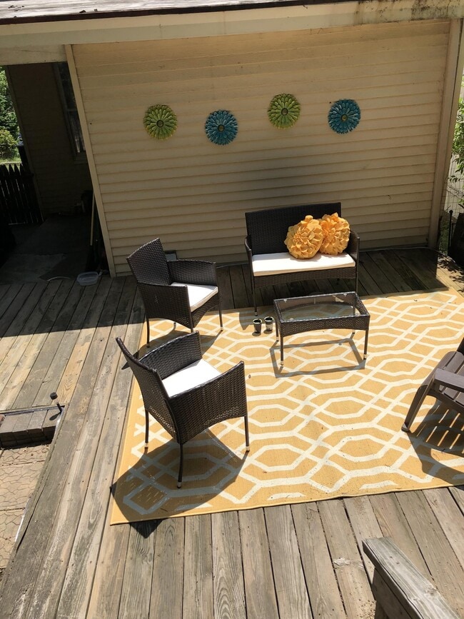 Building Photo - 223 E Pennview Ave