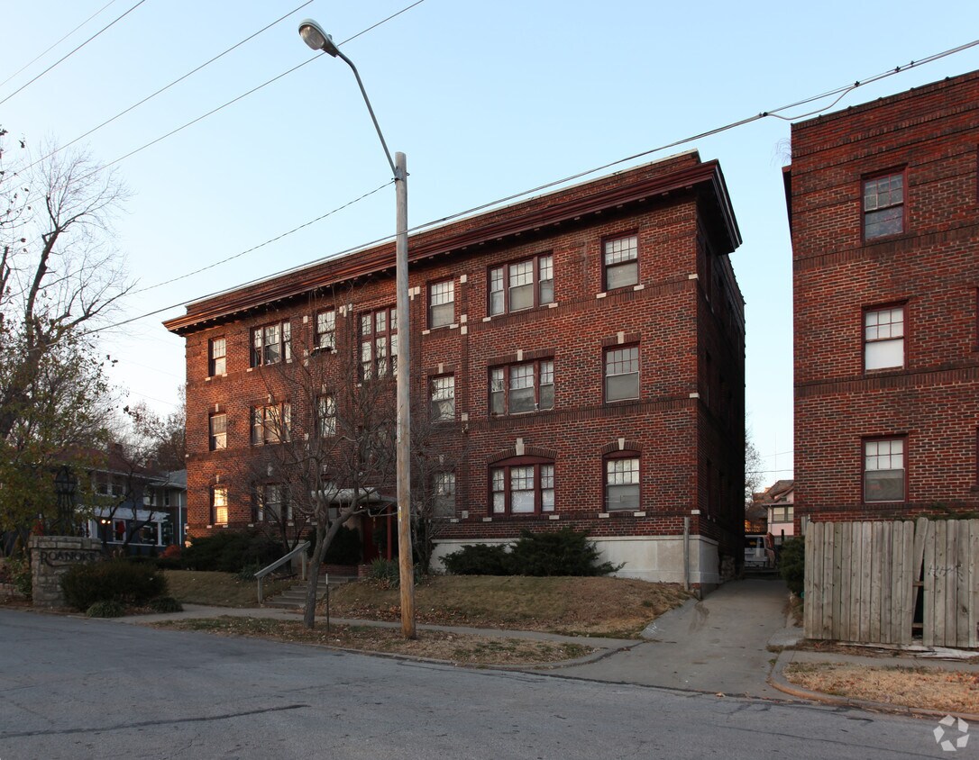 Primary Photo - 808 W 38th St