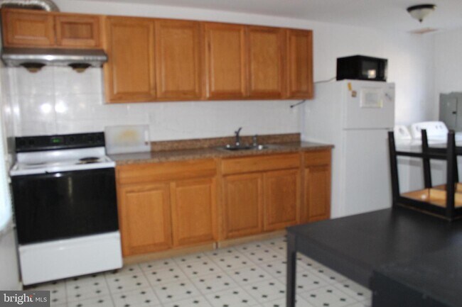 Building Photo - 10 Caldwell Pl