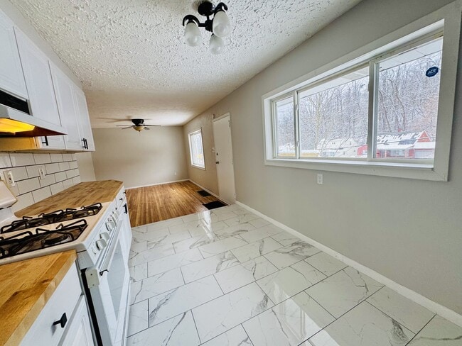 Foto del edificio - 741 Jefferson Rd