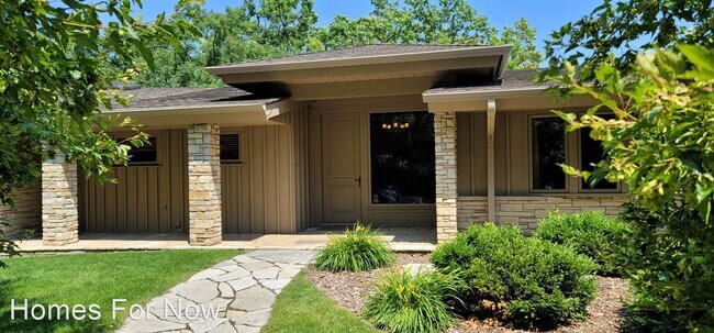 Building Photo - 4 br, 3.5 bath House - 5115 Lake Ridge Road