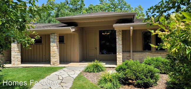 Foto del edificio - 4 br, 3.5 bath House - 5115 Lake Ridge Road