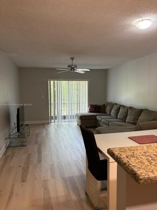 Foto del edificio - 4113 NW 88th Ave