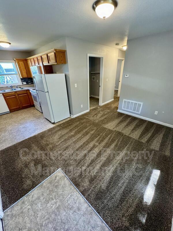 Building Photo - 8205 Center Dr