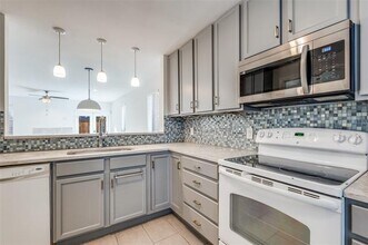 Building Photo - 6646 E Lovers Ln