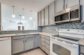 Building Photo - 6646 E Lovers Ln