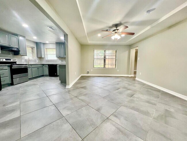 Building Photo - 13345 Davida Dr