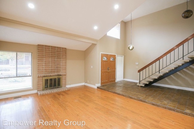 Foto del edificio - 5 br, 3 bath House - 9845 Alcosta Blvd.