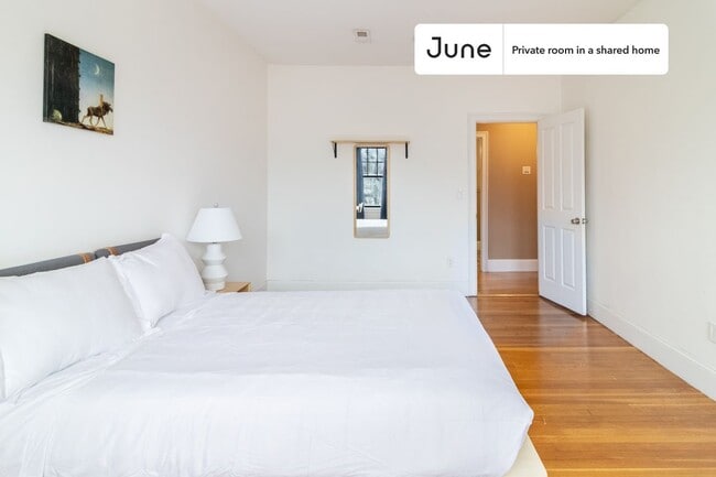 Foto del edificio - Private bedroom in 4 bed/2 bath Home