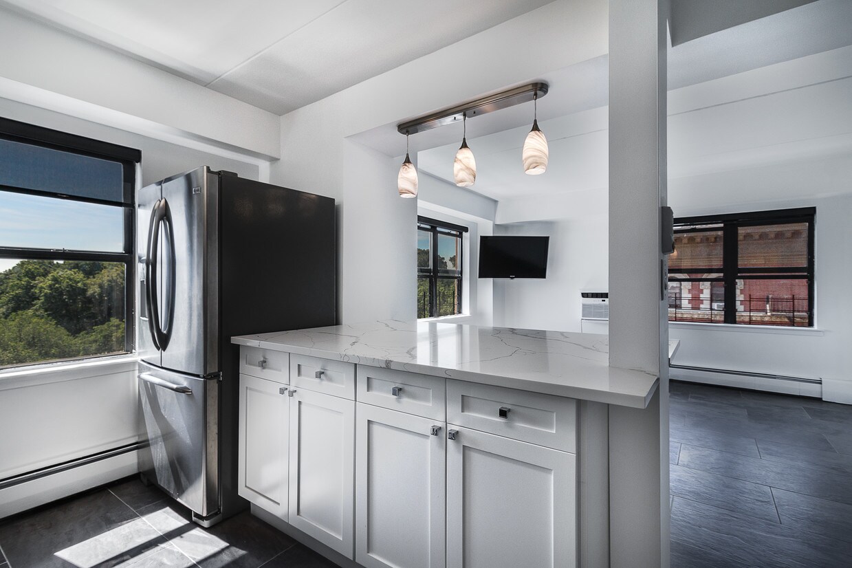 Foto principal - 300 W 110th St