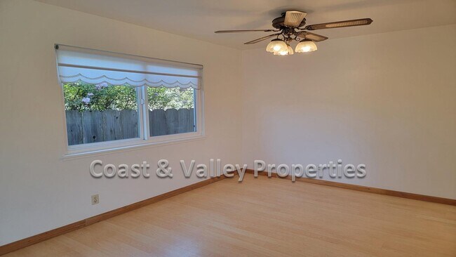 Building Photo - North Salinas Home for RENT!!!