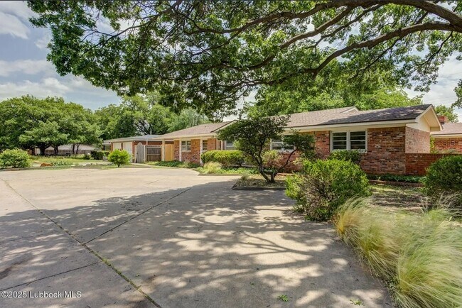 Foto del edificio - Stunning 4 Bed 3 Bath Home Near Texas Tech...