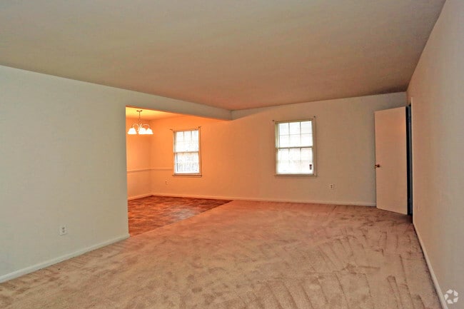 Interior Photo - Colonial Point Apartments