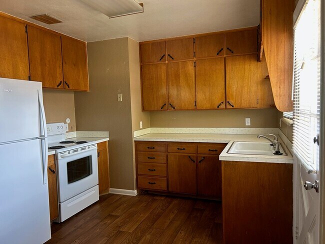 Foto del edificio - 3006 Butternut Dr