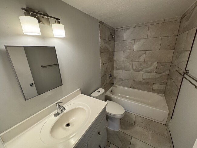 Foto del edificio - 2590 Robin Rd