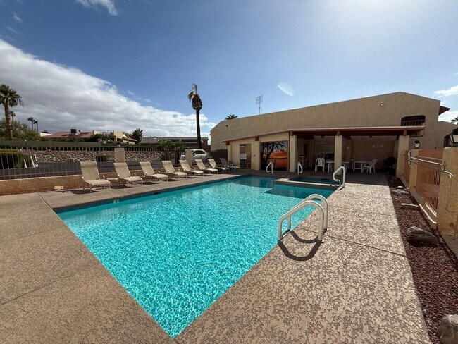 Foto del edificio - Unfurnished long term Condo - Great centra...