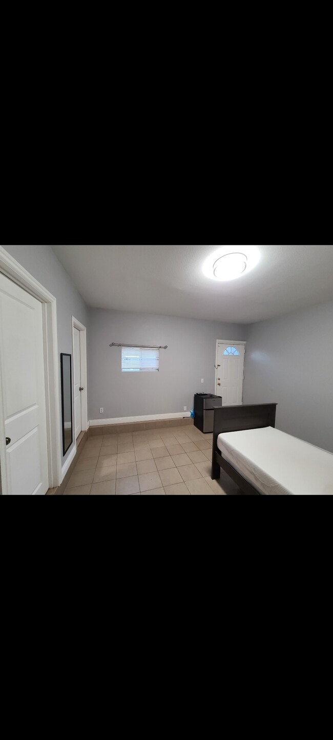 Building Photo - 6537 Elm Ct